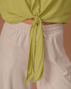 Blusa manga 3-4 con tiras para anudar en cintura y escote en V