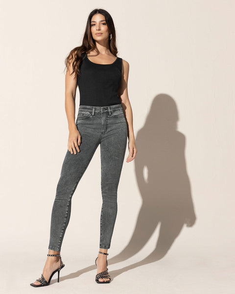 Skinny jean con bolsillos funcionales#color_711-gris