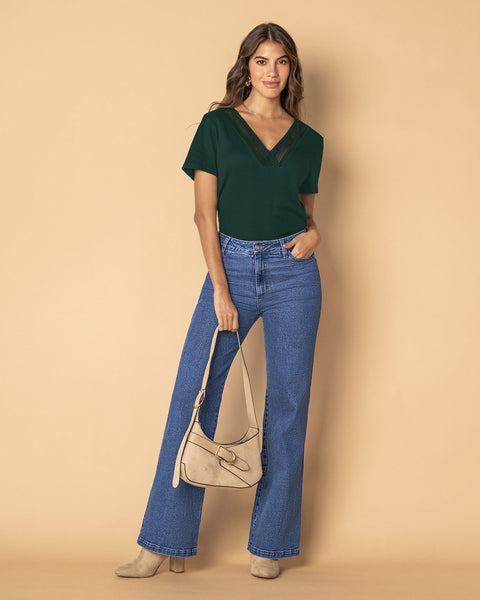 Camiseta manga corta con detalle guipur cruzado en escote#color_c44-verde