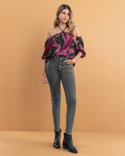 Blusa manga 3/4 de hombro caído y tiras en frente#color_001-negro-estampado-morado