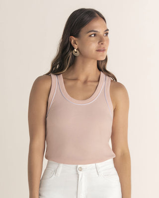 Camiseta manga sisa con detalle en contraste#color_c28-rosa-blanco