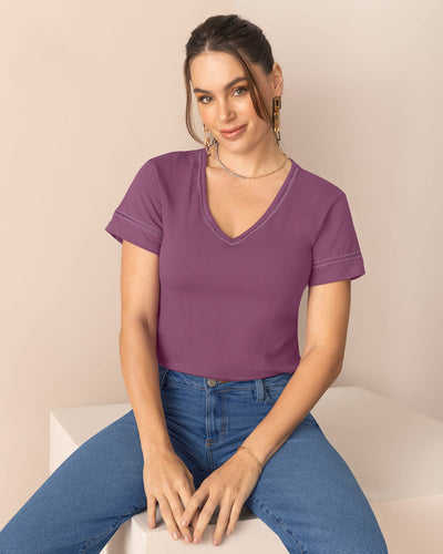 Camiseta con detalle de escalerilla en cuello y mangas#color_411-morado