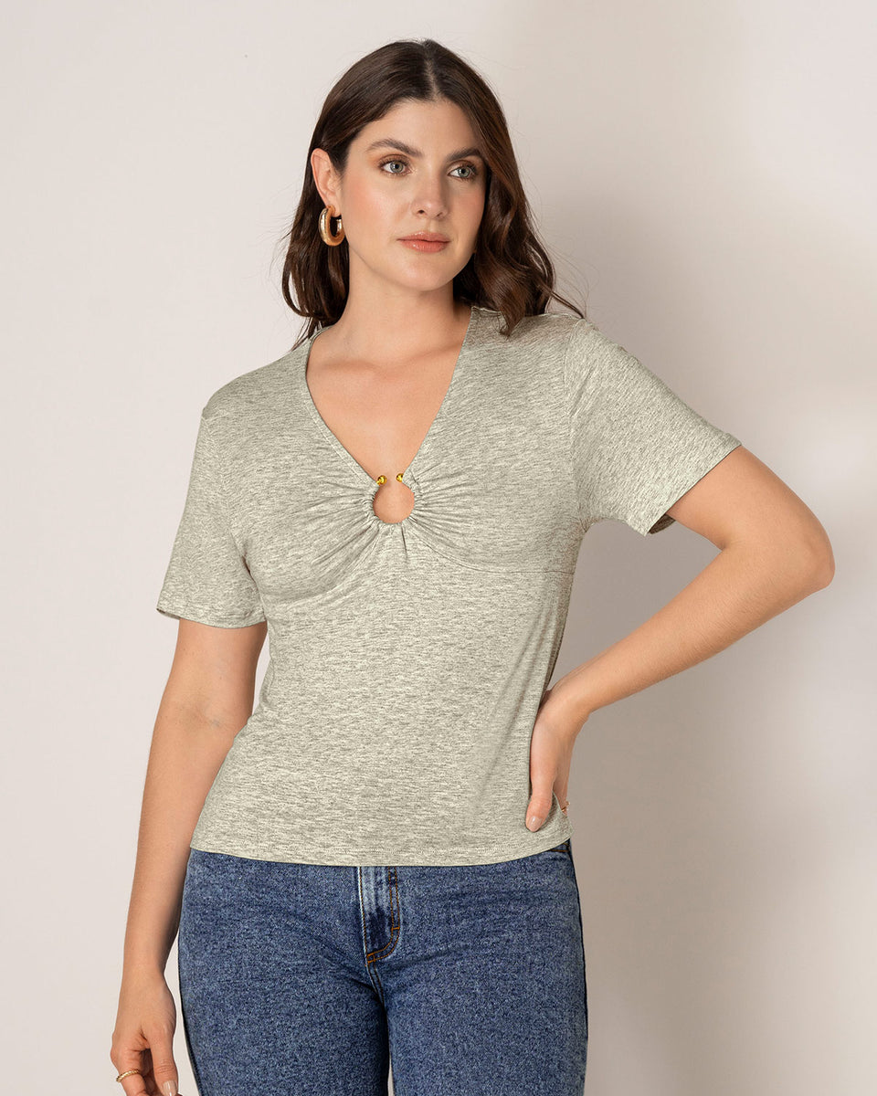 Camiseta ajustada con argolla en escote