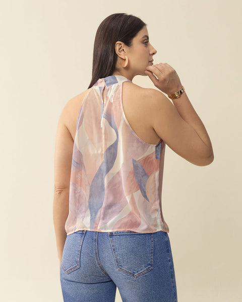 Camiseta estampada cuello alto con un toque de transparencia#color_145-estampado-mandarina-azul