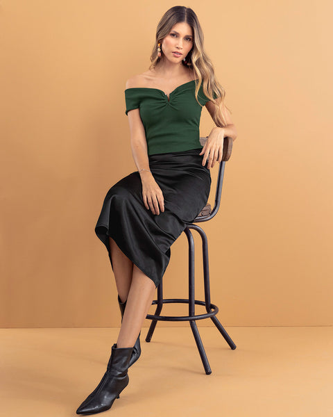 Camiseta off shoulders con detalle en escote#color_601-verde