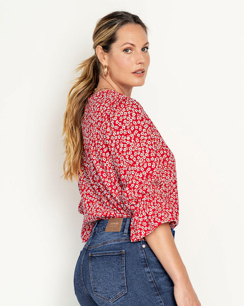 Blusa estampada con elástico recogido para mangas tipo globo#color_145-estampado-rojo-margaritas