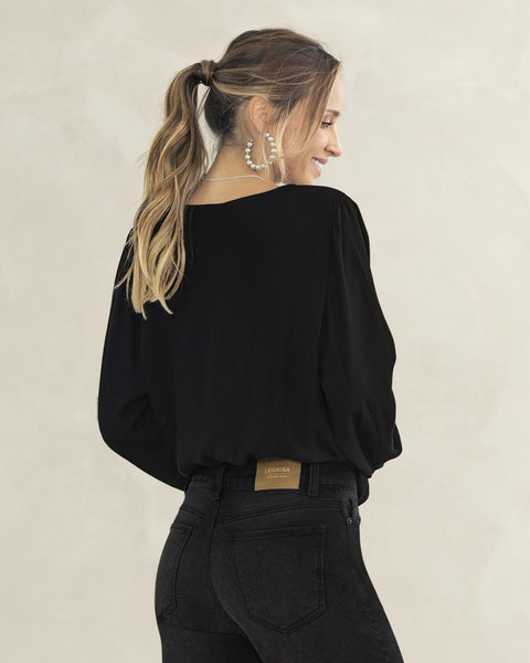 Blusa manga larga escote en V cruzado#color_700-negro