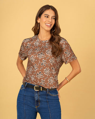 Camiseta manga corta estampada con dobladillo en manga#color_844-flores