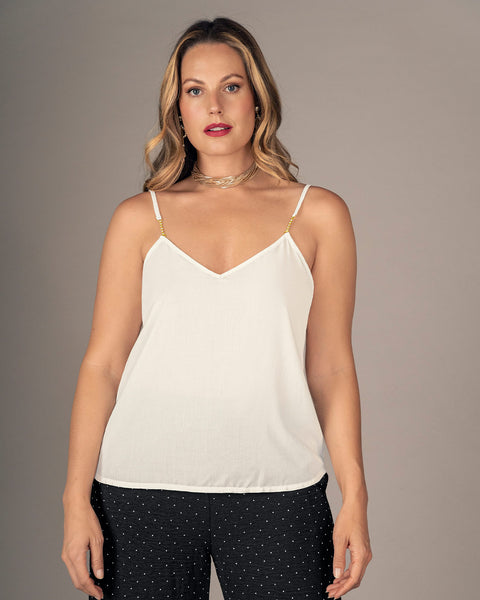 Camiseta con accesorio decorativo en cargaderas#color_018-marfil