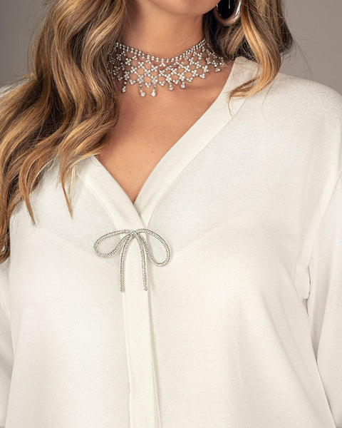 Buzo manga larga con accesorio decorativo en frente#color_018-marfil