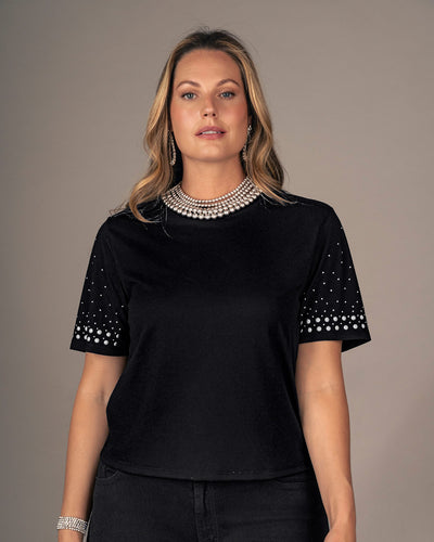 Blusa con piedras decorativas en mangas#color_700-negro