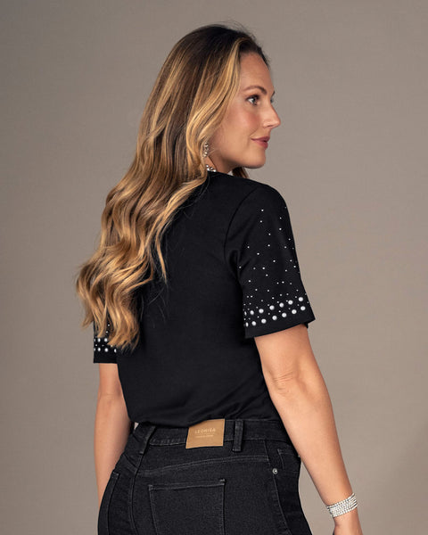 Blusa con piedras decorativas en mangas#color_700-negro