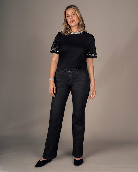 Blusa con piedras decorativas en mangas#color_700-negro