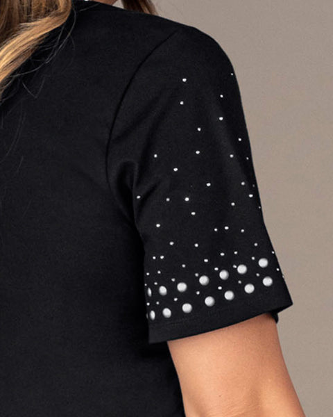 Blusa con piedras decorativas en mangas#color_700-negro