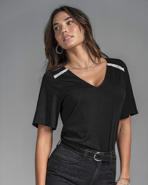 Camiseta con aplique con brillo#color_700-negro