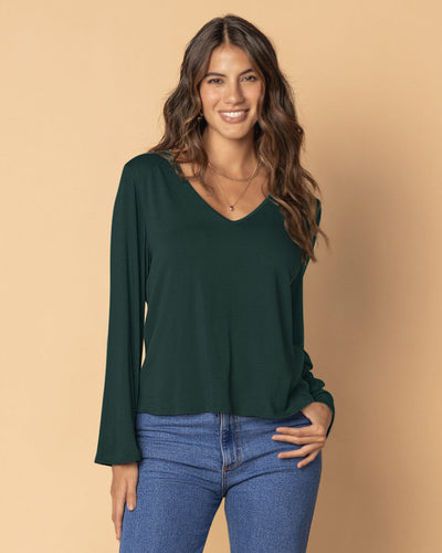 Camiseta básica con mangas tipo campana#color_c44-verde