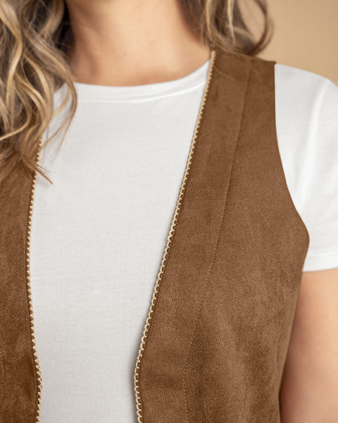 Chaleco en tela con acabado aterciopelado#color_831-cafe-oscuro