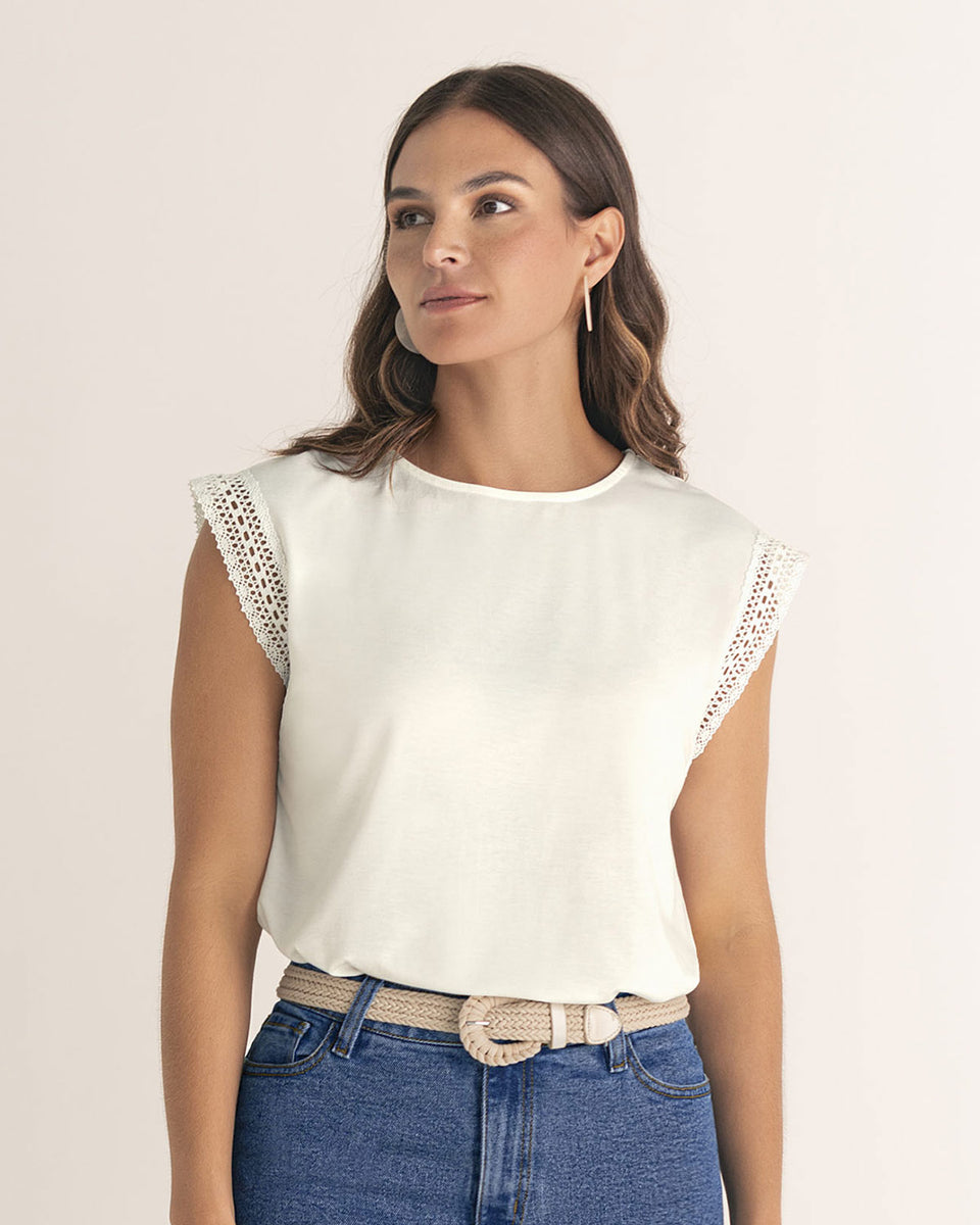 Camiseta con detalles en mangas