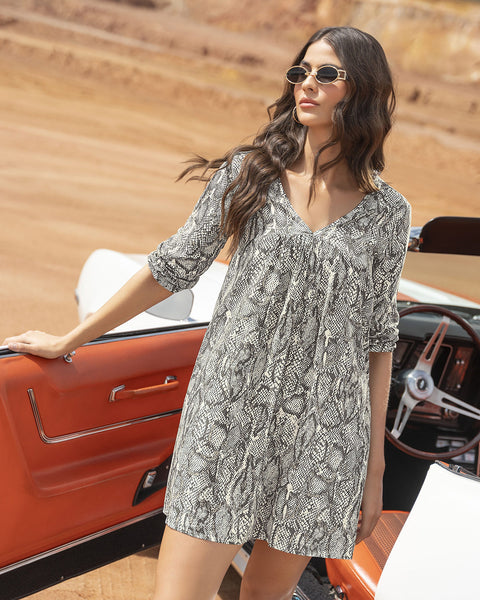 Vestido corto manga larga cuello en V#color_051-estampado-piton