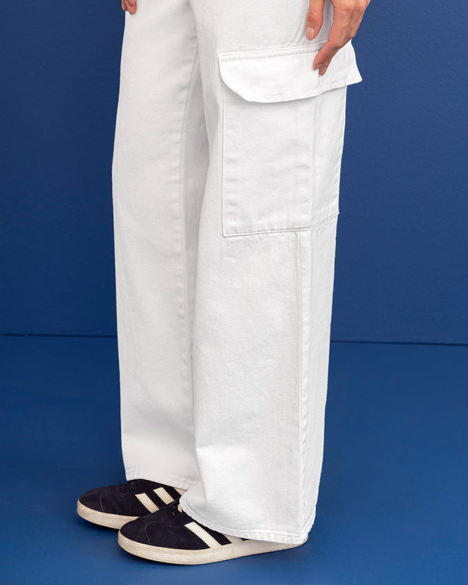 Jean bota ancha con bolsillos laterales funcionales#color_000-blanco