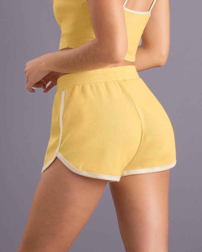 Short corto con pretina con resorte#color_111-amarillo-medio