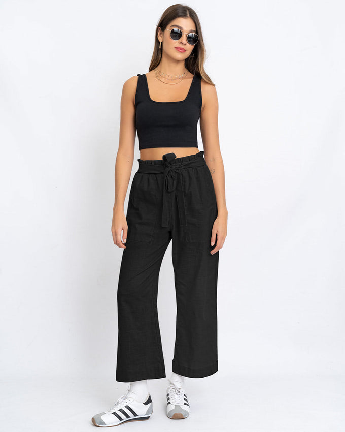 Pantalón tiro alto bota amplia con elástico en cintura#color_700-negro