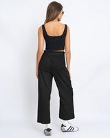 Pantalón tiro alto bota amplia con elástico en cintura#color_700-negro