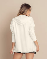 Saquillo largo con capucha y puños en la misma tela#color_000-blanco