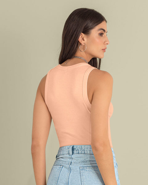 Camiseta manga sisa con taches en cuello y sisa#color_219-durazno