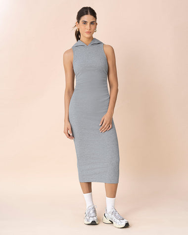 Vestido midi manga sisa con capucha#color_717-gris-jaspe