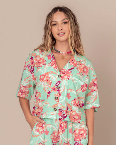 Camisa manga corta estampada#color_145-estampado-flores-tropical