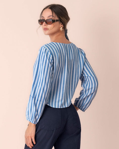 Blusa cruzada de mangas 3/4#color_022-azul-claro