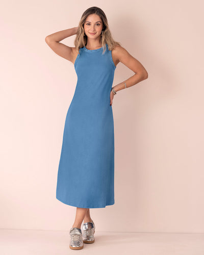 Vestido largo con detalle de taches en cuello y sisa#color_022-azul-claro