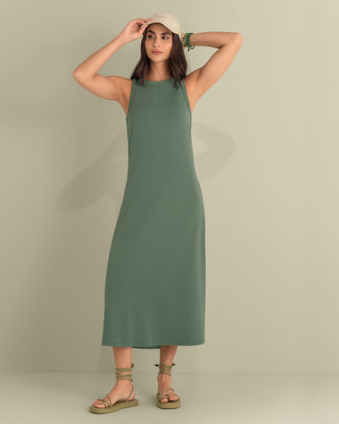 Vestido largo con detalle de taches en cuello y sisa#color_068-verde