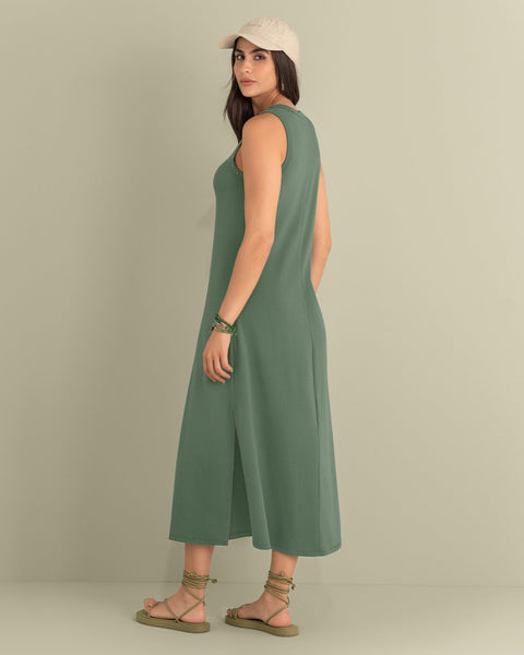 Vestido largo con detalle de taches en cuello y sisa#color_068-verde