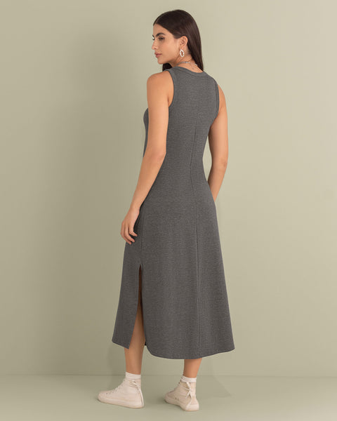Vestido largo con detalle de taches en cuello y sisa#color_071-gris