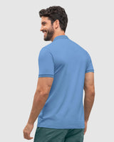 Camiseta tipo polo con bordado en frente#color_022-azul-claro