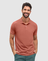 Camiseta tipo polo con bordado en frente#color_211-salmon