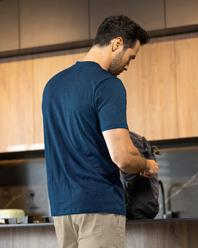 Camiseta manga corta con logo bordado en frente#color_517-azul-medio