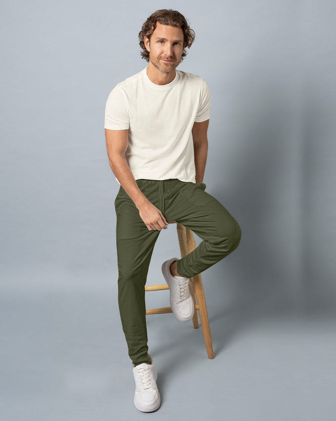 Pantalón exterior jogger con bolsillos funcionales#color_617-verde-oliva