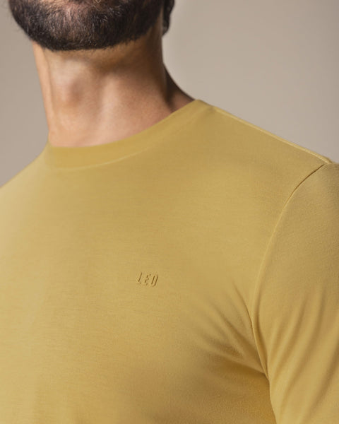Camiseta cuello redondo manga corta#color_847-mostaza