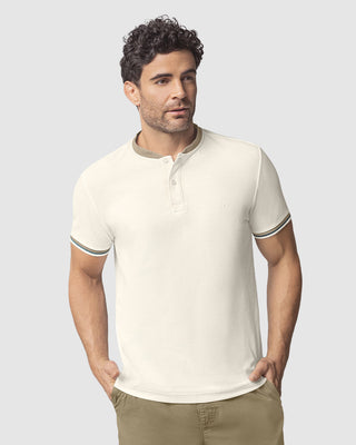 Camiseta con cuello henley y botones funcionales#color_165-marfil