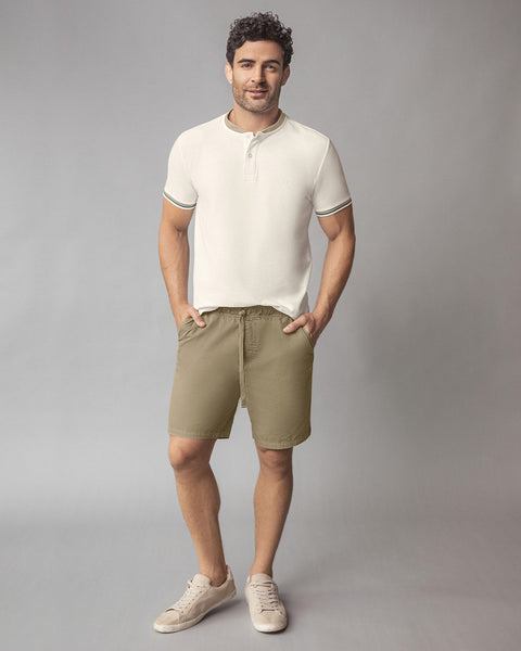 Camiseta con cuello henley y botones funcionales#color_165-marfil