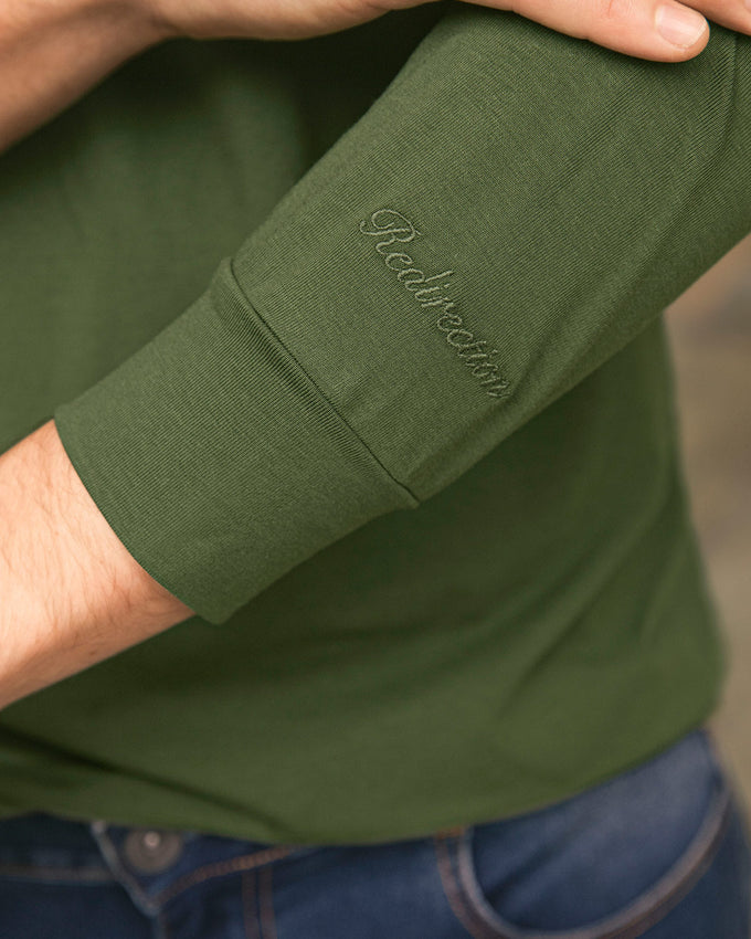 Camiseta manga larga con botones funcionales y cuello tejido#color_653-verde-militar