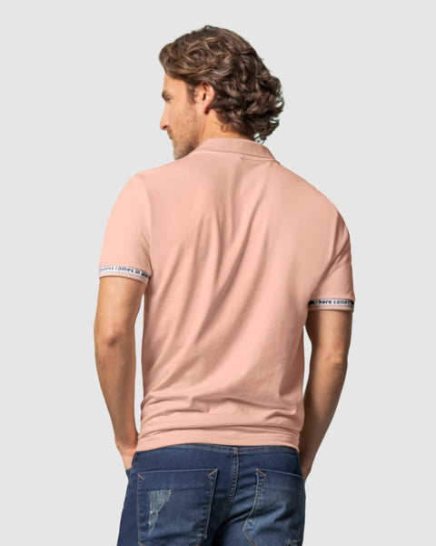 Camiseta tipo polo con elástico decorativo en puños#color_301-rosado-pastel