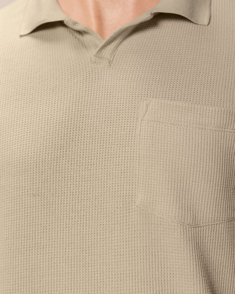 Camiseta tipo polo con bolsillo en frente#color_084-arena