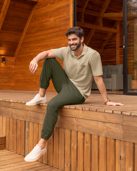 Camiseta tipo polo con bolsillo en frente#color_084-arena