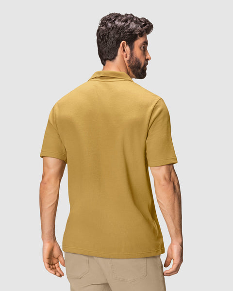 Camiseta tipo polo con bolsillo en frente#color_847-mostaza