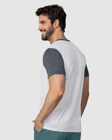 Camiseta henley con cuello y mangas en contraste#color_000-blanco