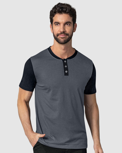 Camiseta henley con cuello y mangas en contraste#color_706-gris-oscuro